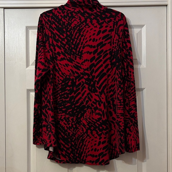 JM Collection Red and Black Abstract turtleneck Size L - Picture 4 of 4